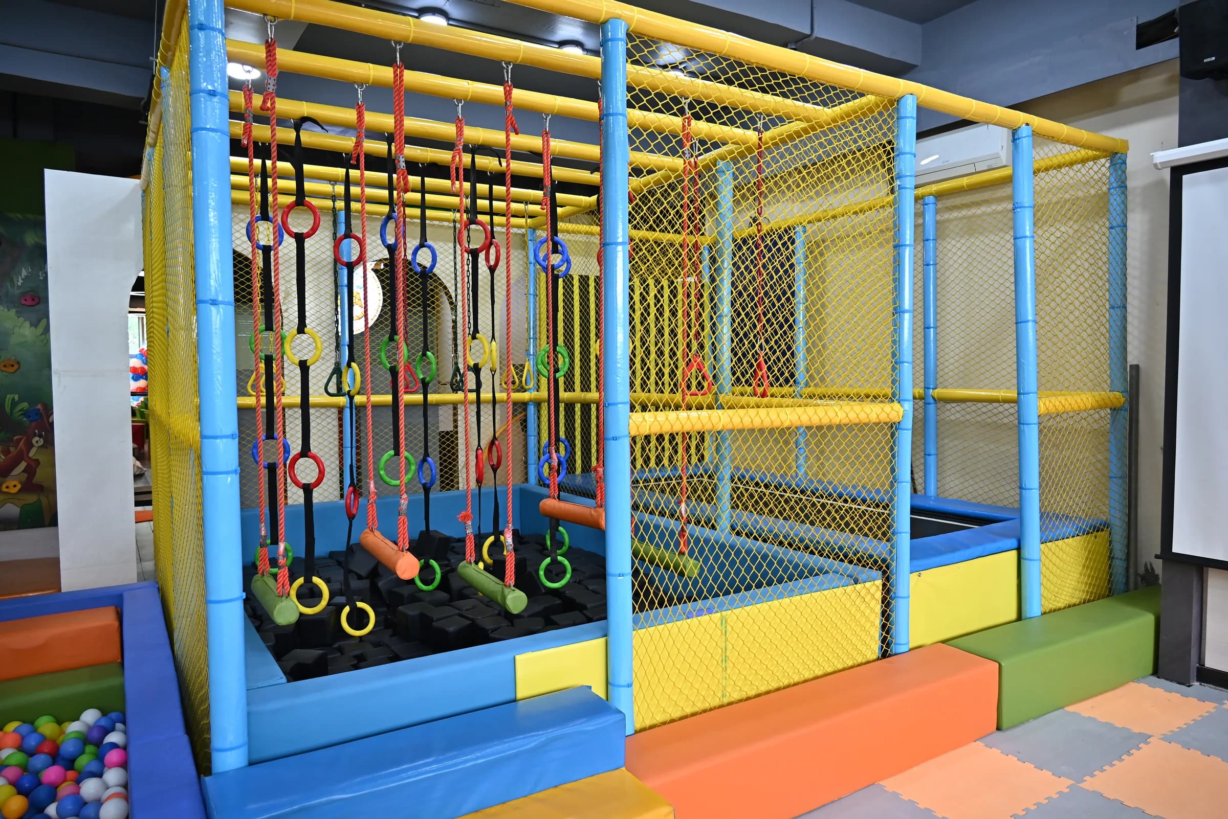 Adventure obstacle course inside Lopa