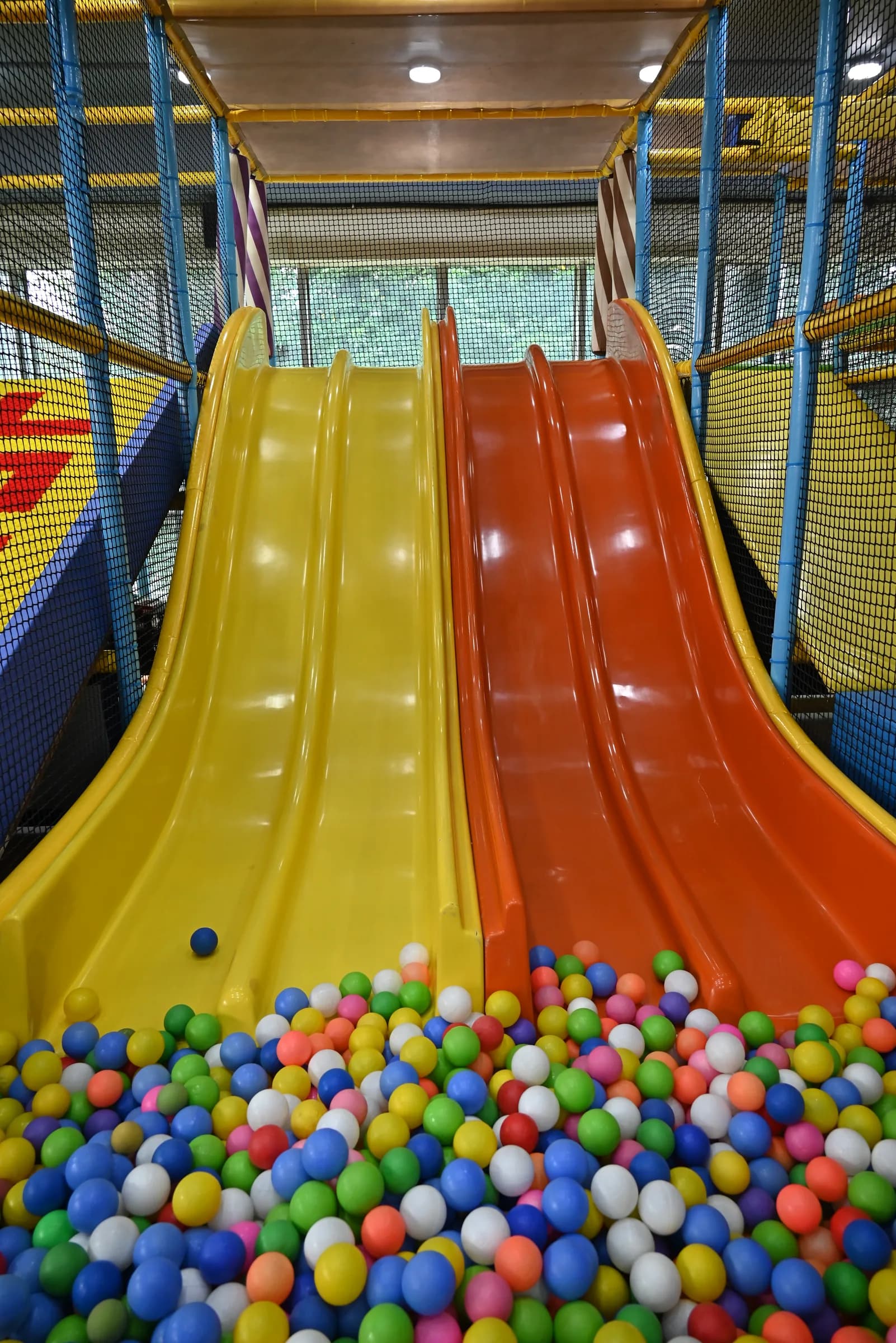 Colourful twin slides ending in a ball pool at Lopa
